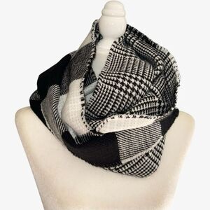 Black and White Houndstooth Plaid Infinity Scarf